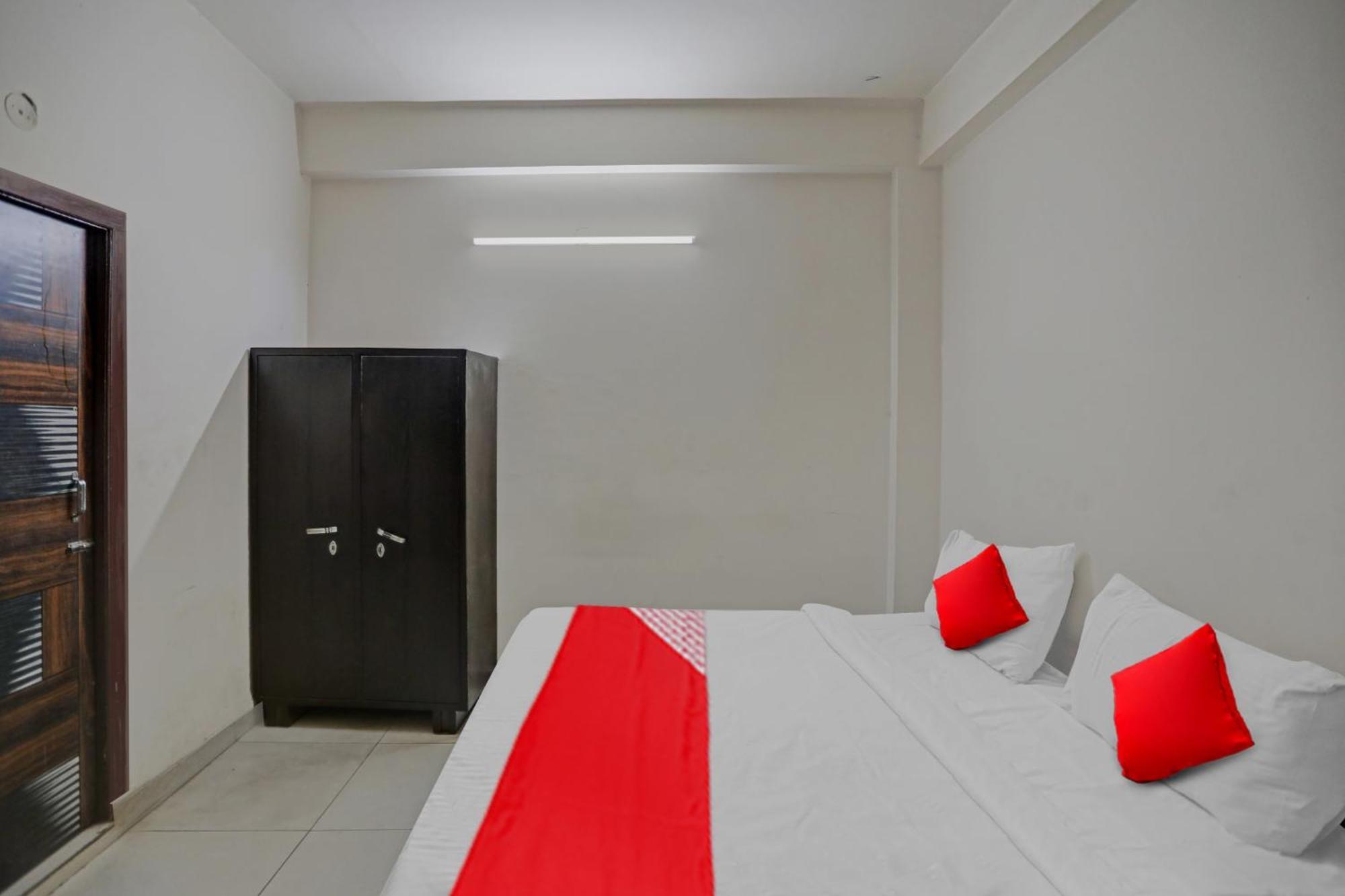 Hotel O Vrinda Residency Ноида Екстериор снимка