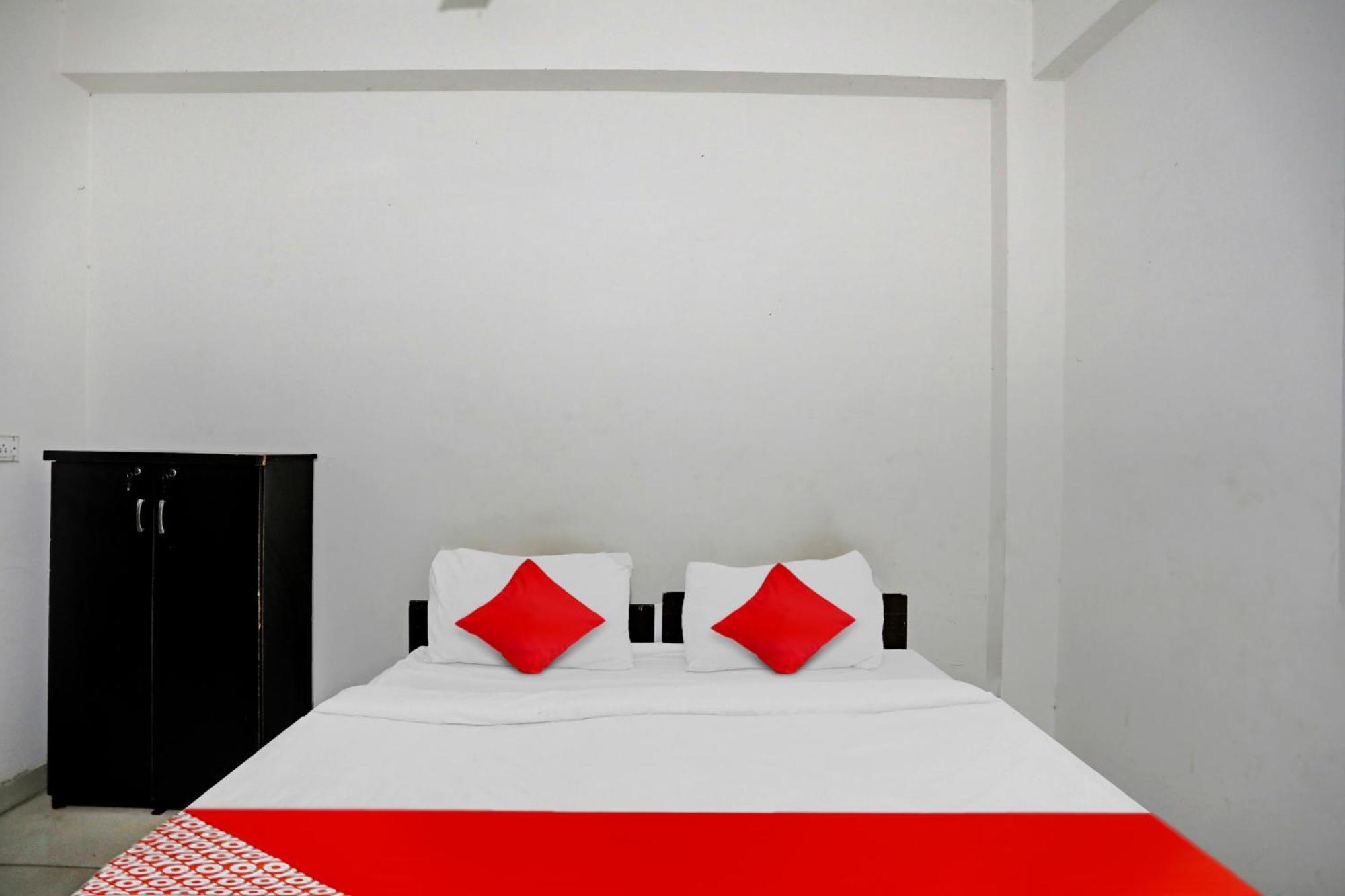 Hotel O Vrinda Residency Ноида Екстериор снимка