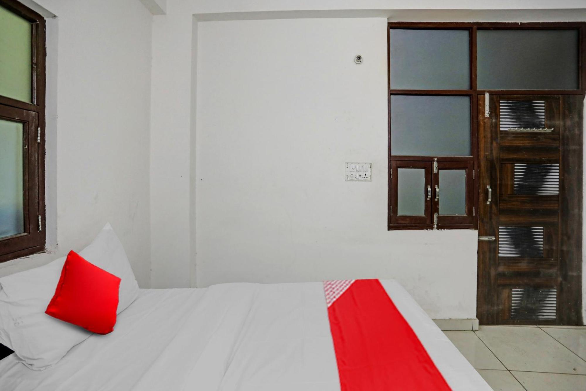 Hotel O Vrinda Residency Ноида Екстериор снимка
