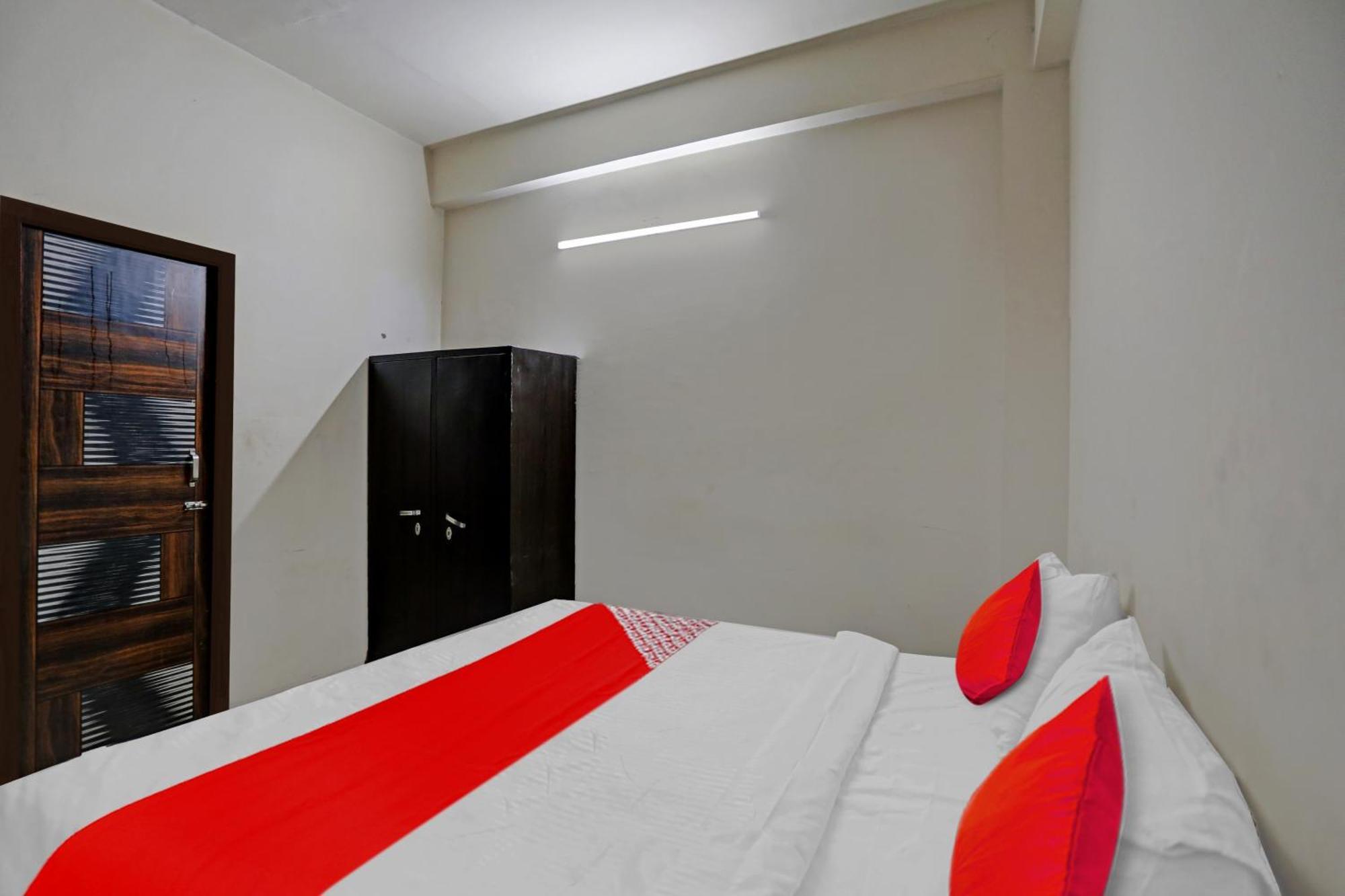 Hotel O Vrinda Residency Ноида Екстериор снимка