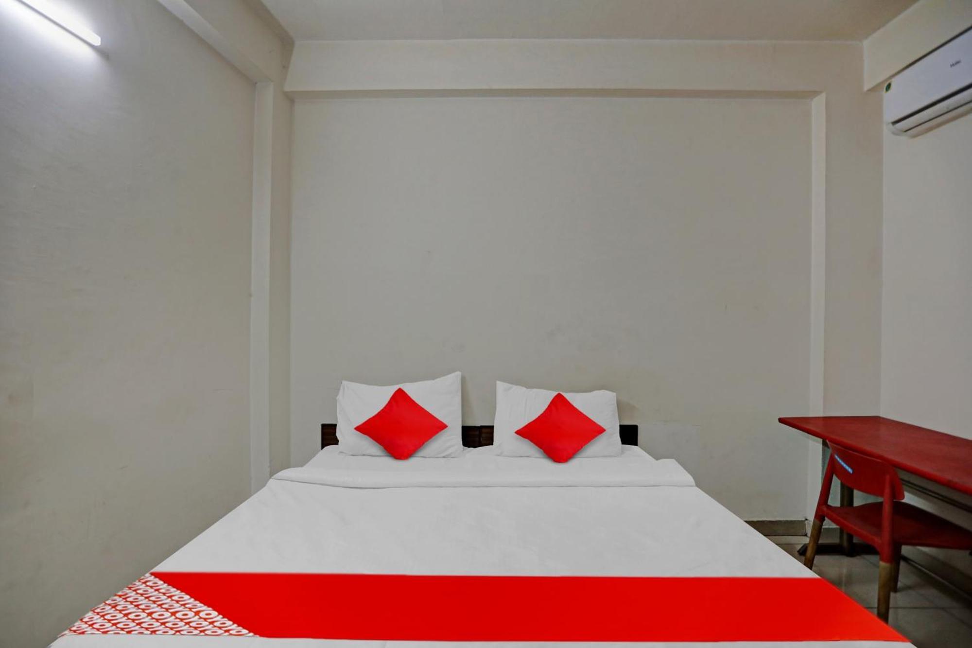 Hotel O Vrinda Residency Ноида Екстериор снимка
