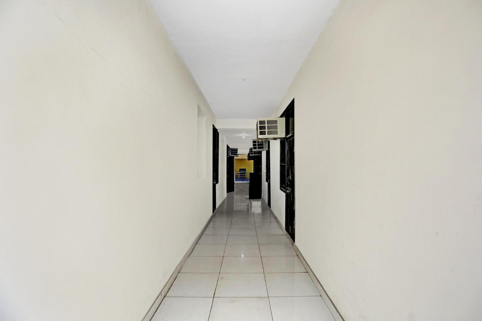 Hotel O Vrinda Residency Ноида Екстериор снимка