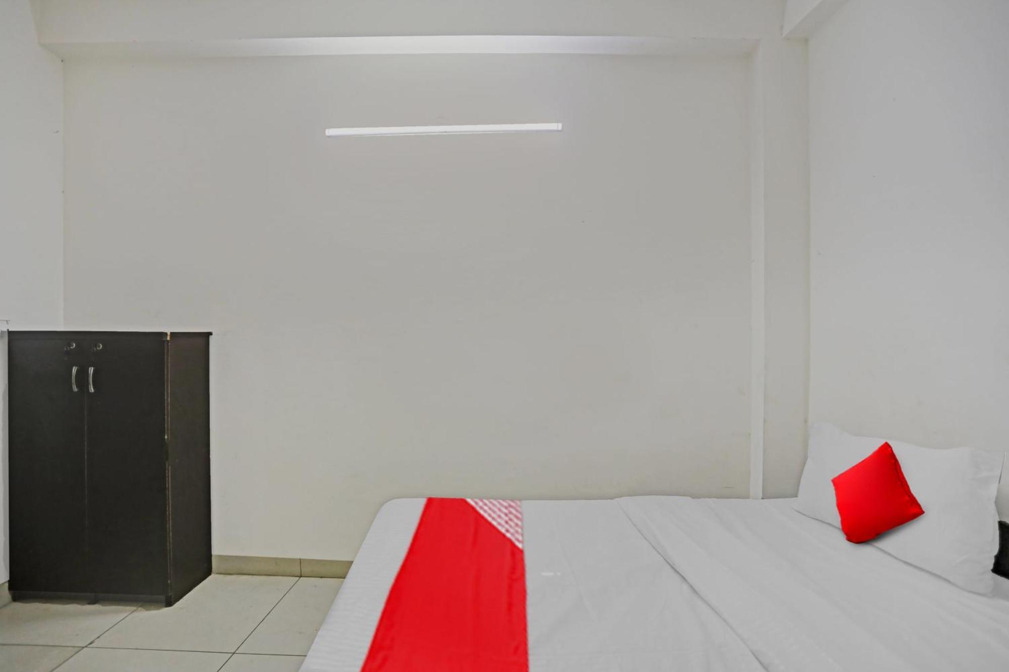 Hotel O Vrinda Residency Ноида Екстериор снимка