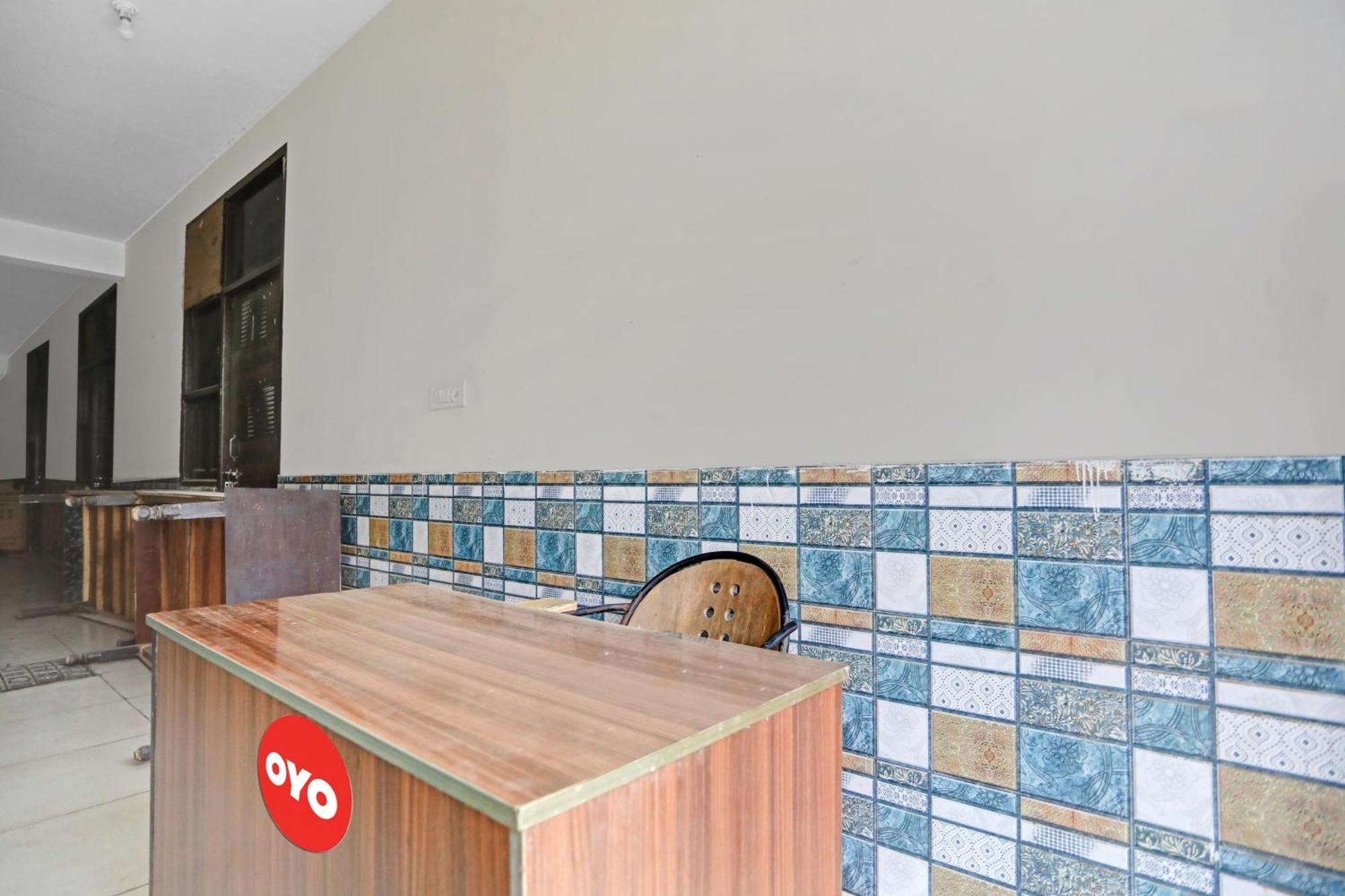 Hotel O Vrinda Residency Ноида Екстериор снимка